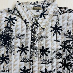 Natural Issue men's Hawaiian button down shirt. Size XL